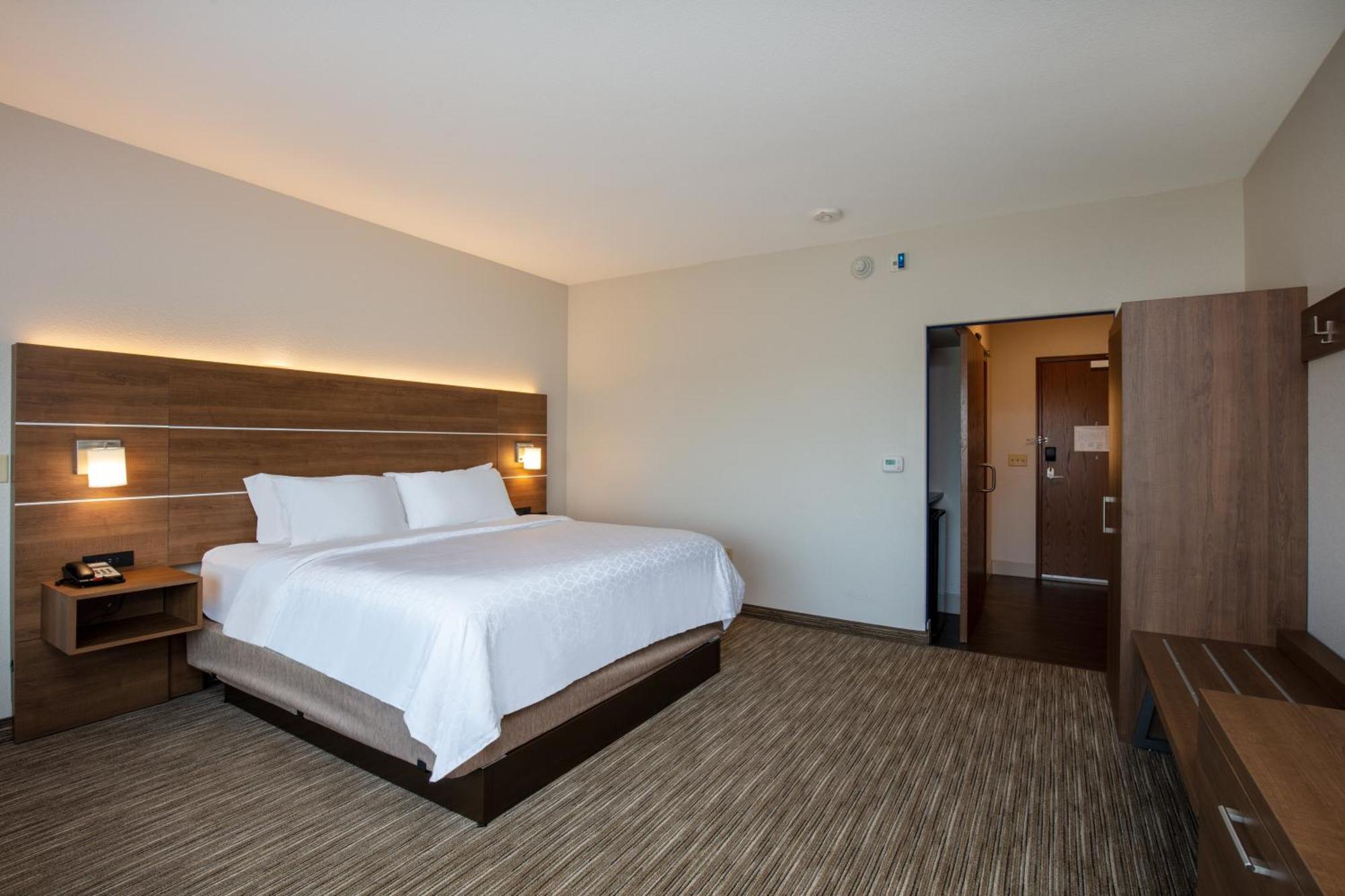 Holiday Inn Express & Suites - Beloit, An Ihg Hotel Exterior photo